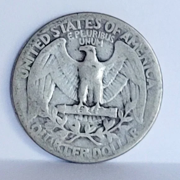 SOLD  1943 Washington Quarter Philadelphia Mint Silver Coin - Picture 2 of 2